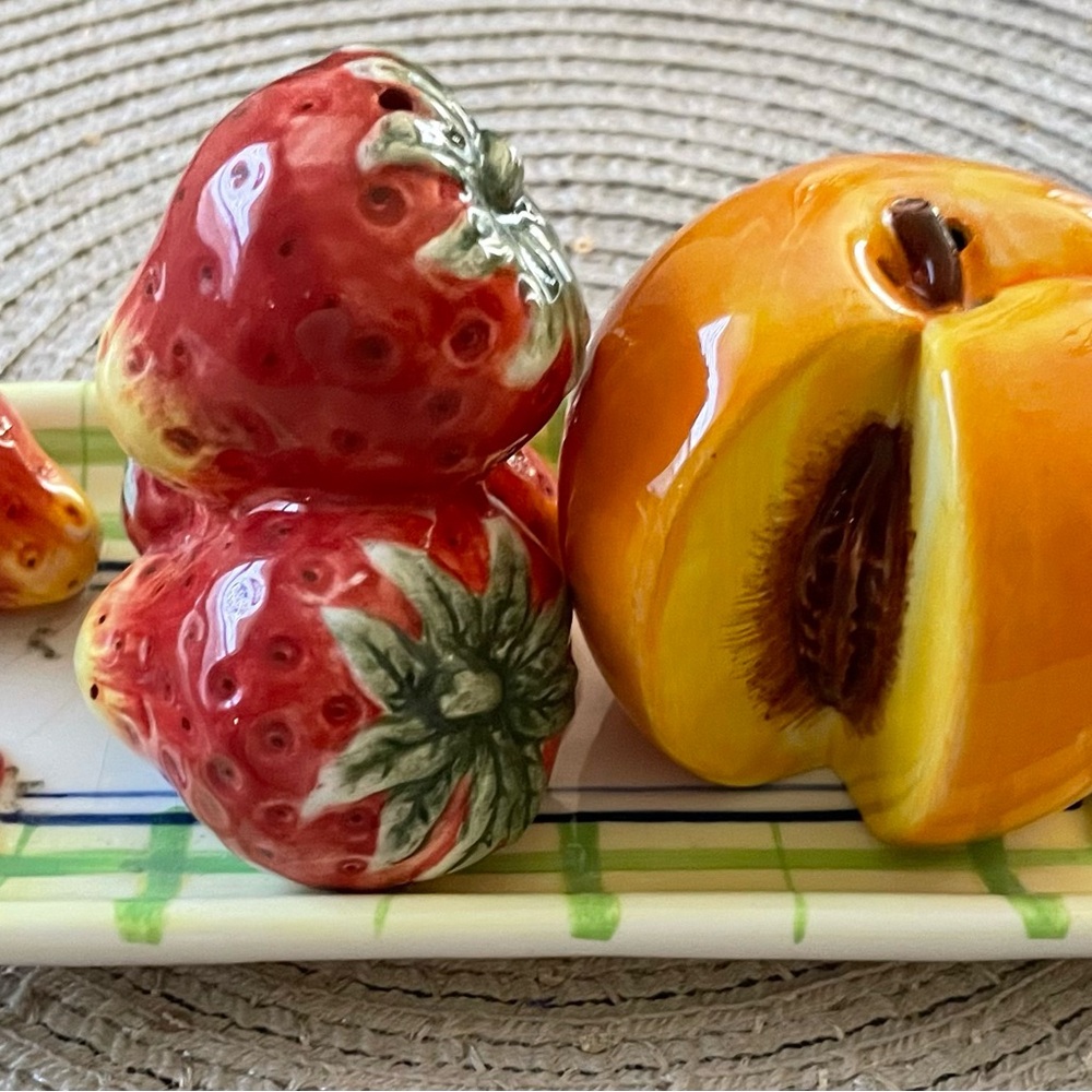 Vintage Bella Casa By Ganz 3 Piece Set. Fruit Salt and Pepper Shakers - Picture 2 of 6